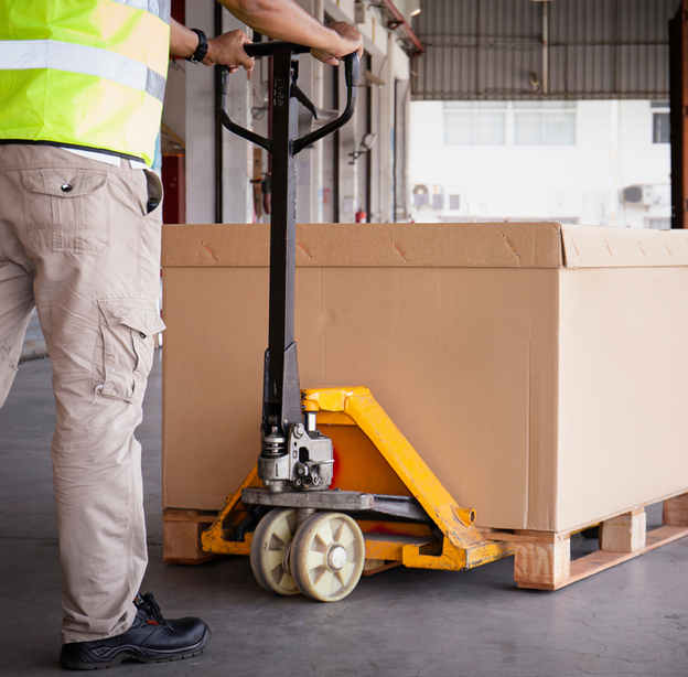 What happens in the pallet delivery process?